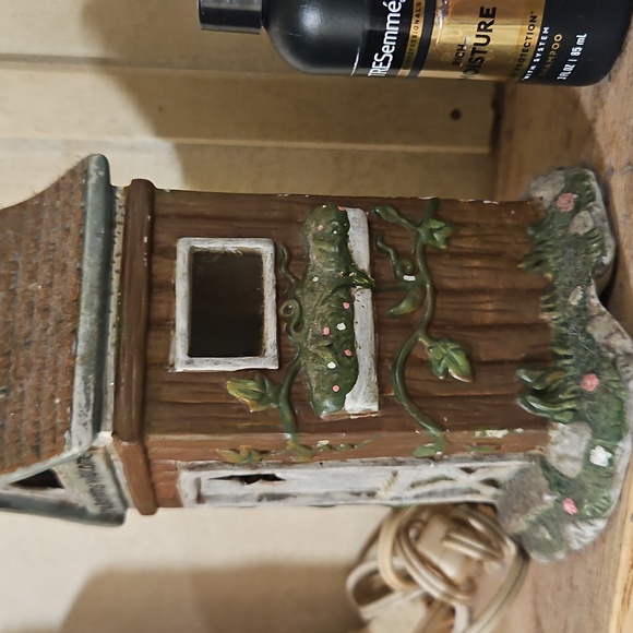 Outhouse Light - Picture 3 of 5